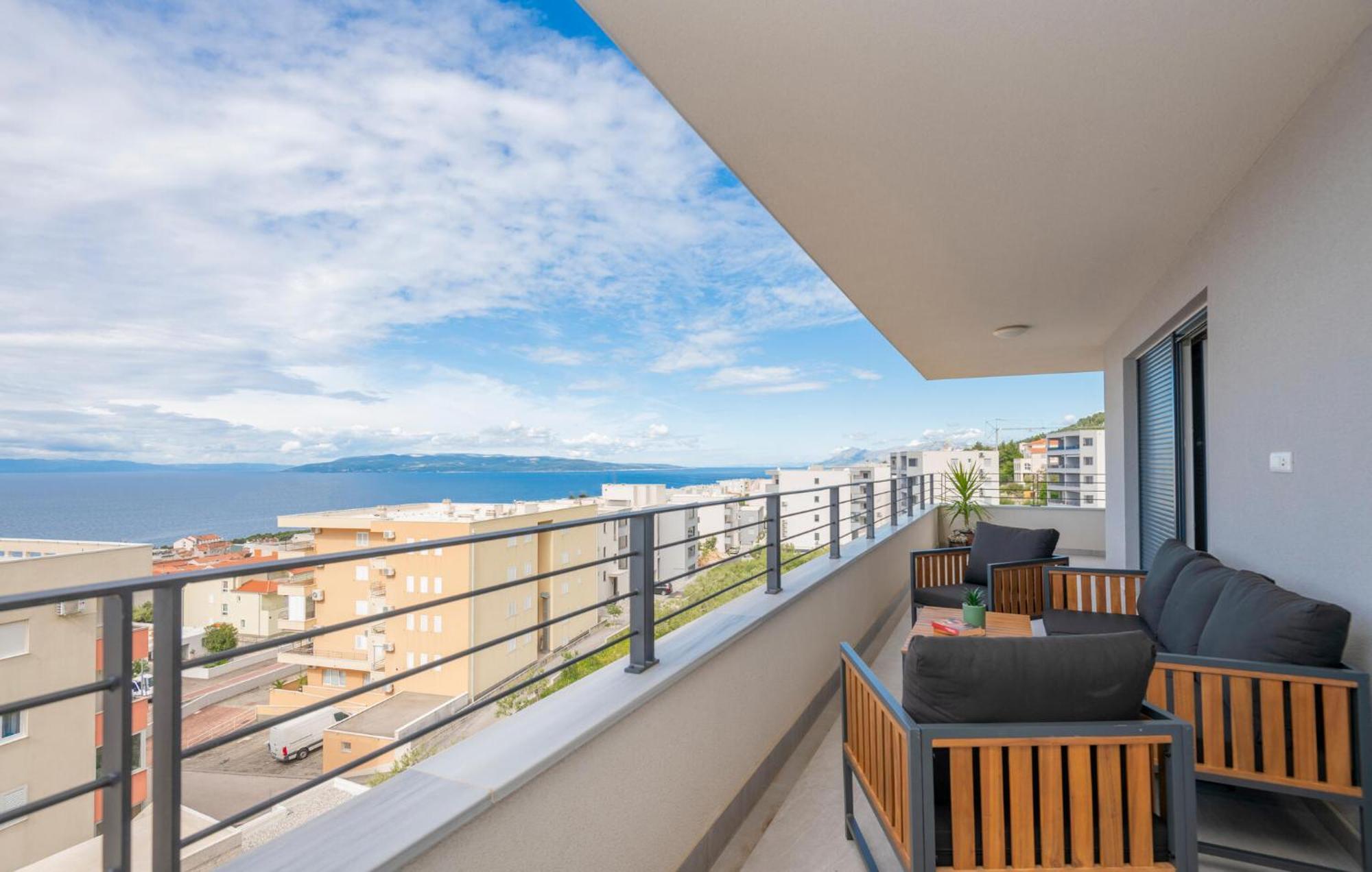 Lovely In With House Sea View Apartment