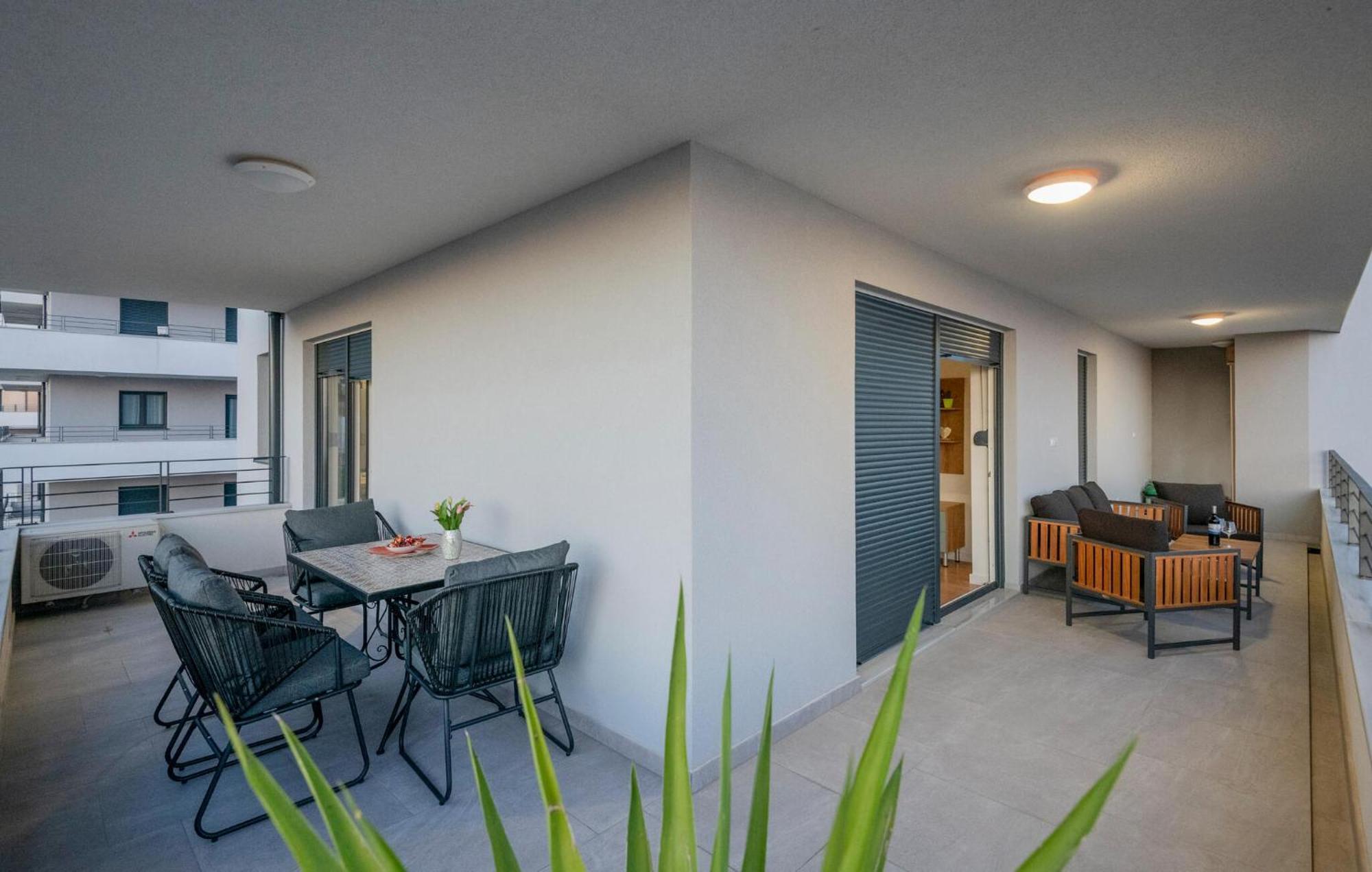 Apartment Lovely In With House Sea View